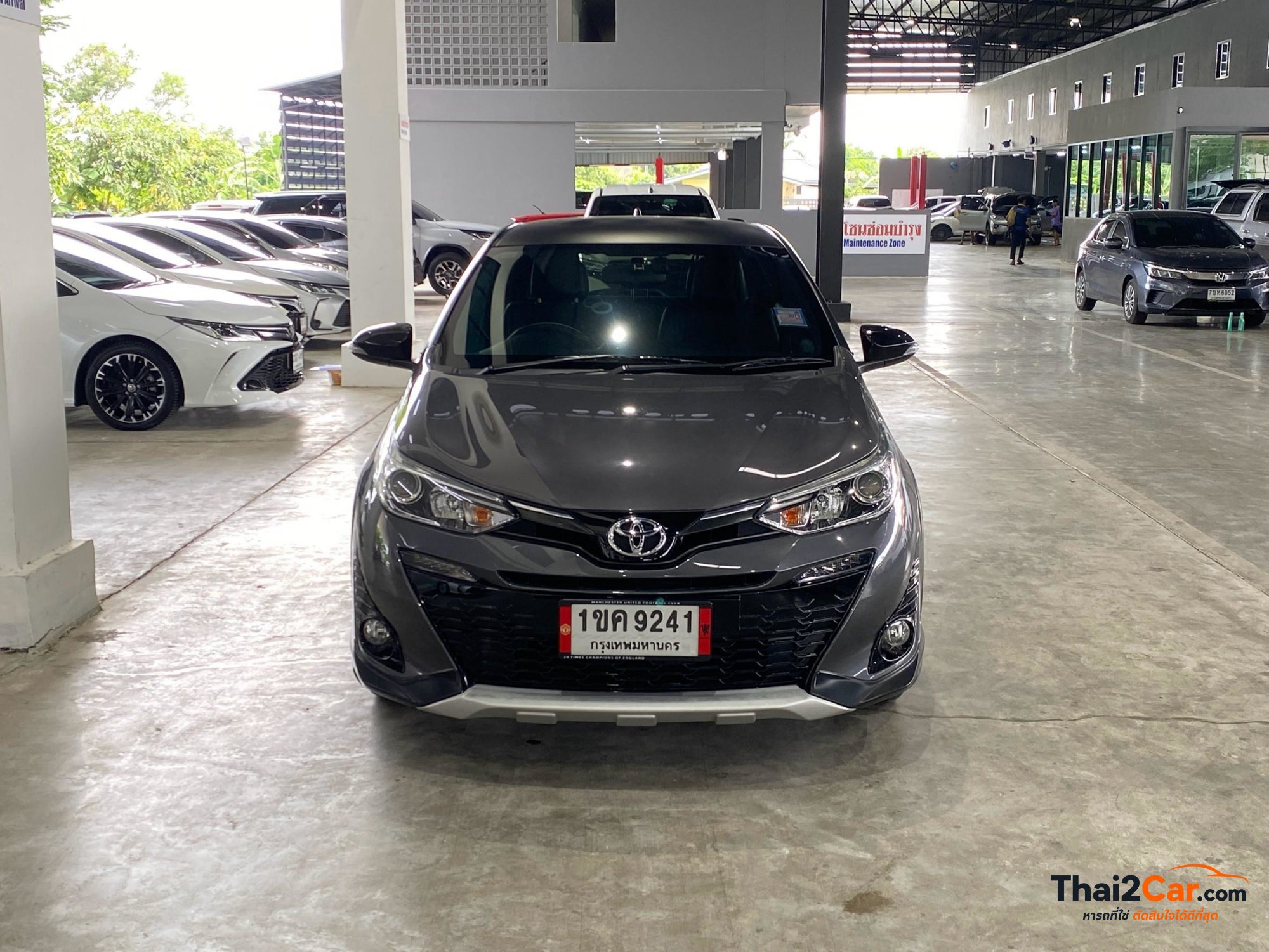 Toyota Yaris Yaris 1.2High เกียร์ AT สีเทา ดำ ไมล์ 43,229 กม. ผ่อนเริ่มต้น 6,xxx/เดือน 2020