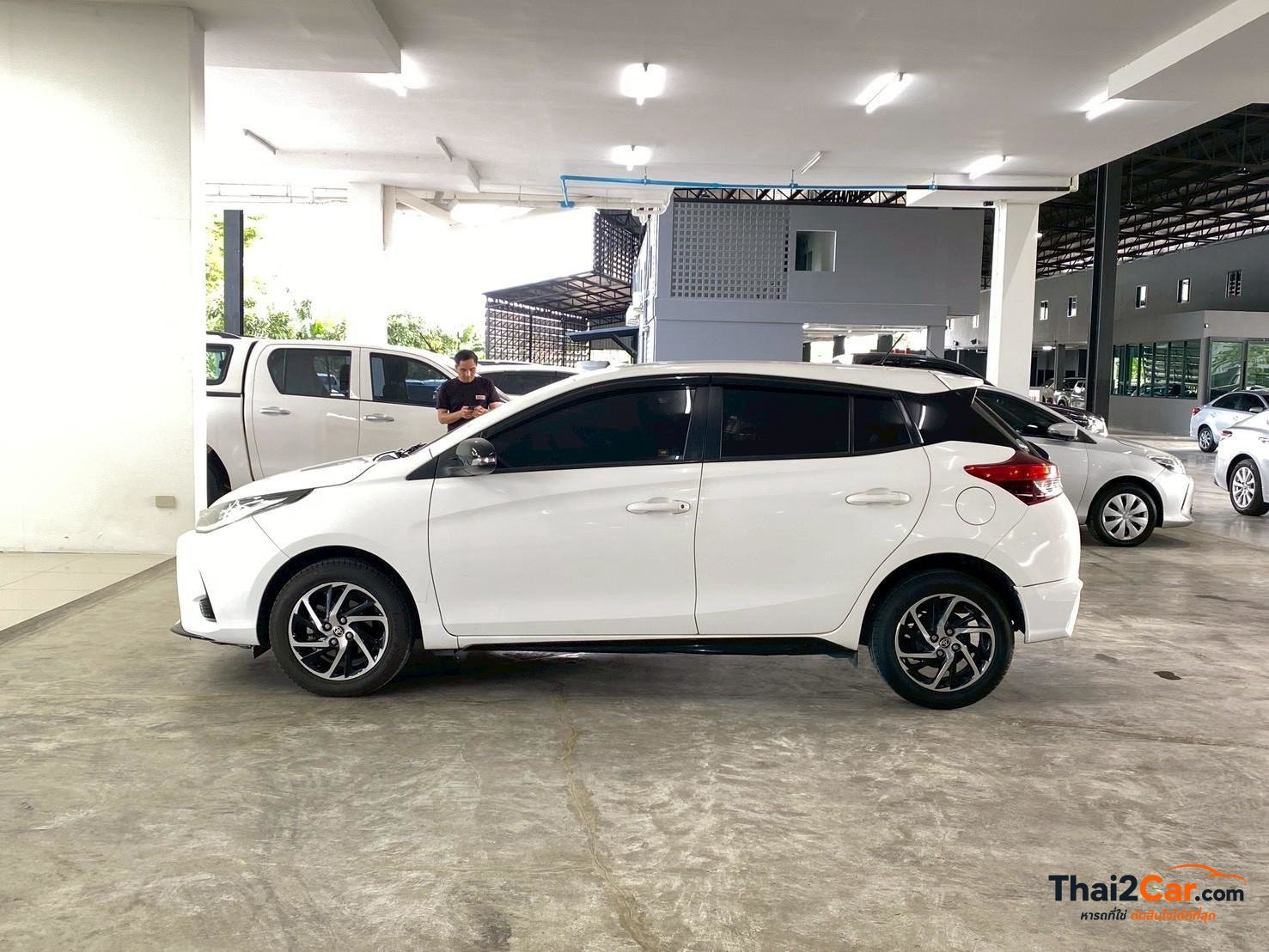 Toyota Yaris Yaris 1.2Sport เกียร์ AT สีขาว ไมล์ 95,313 กม. ผ่อนเริ่มต้น 6,xxx/เดือน 2021