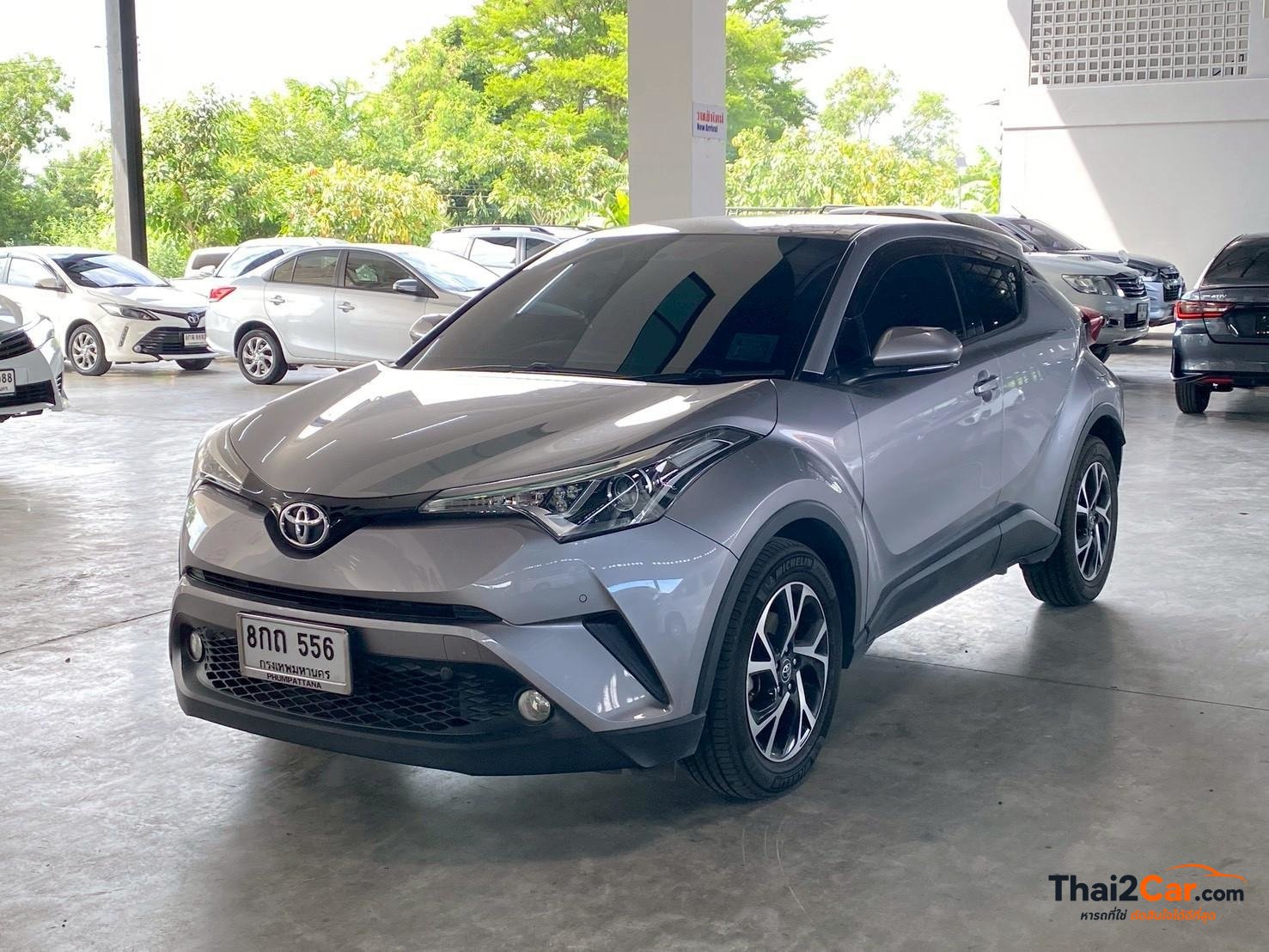 Toyota C-HR CHR 1.8MID เกียร์ AT สีบรอนซ์เงิน ไมล์ 105,216 กม. ผ่อนเริ่มต้น 7,xxx/เดือน 2019