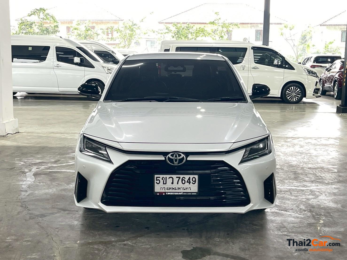 Toyota Yaris Yaris Ativ 1.2Premium Luxury เกียร์ AT สีขาว ไมล์ 13,554 กม. ผ่อนเริ่มต้น 8,xxx/เดือน 2024