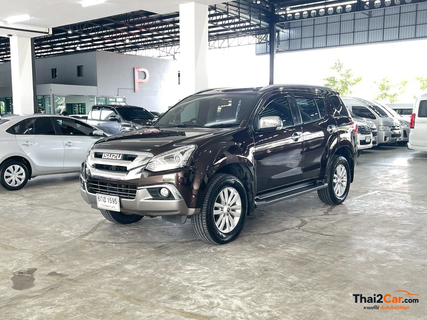 Isuzu MU-X Mu-X 3.0NAVI 2WD จด18 เกียร์ AT สีน้ำตาล ไมล์ 155,130 กม. ผ่อนเริ่มต้น 9,xxx/เดือน 2017