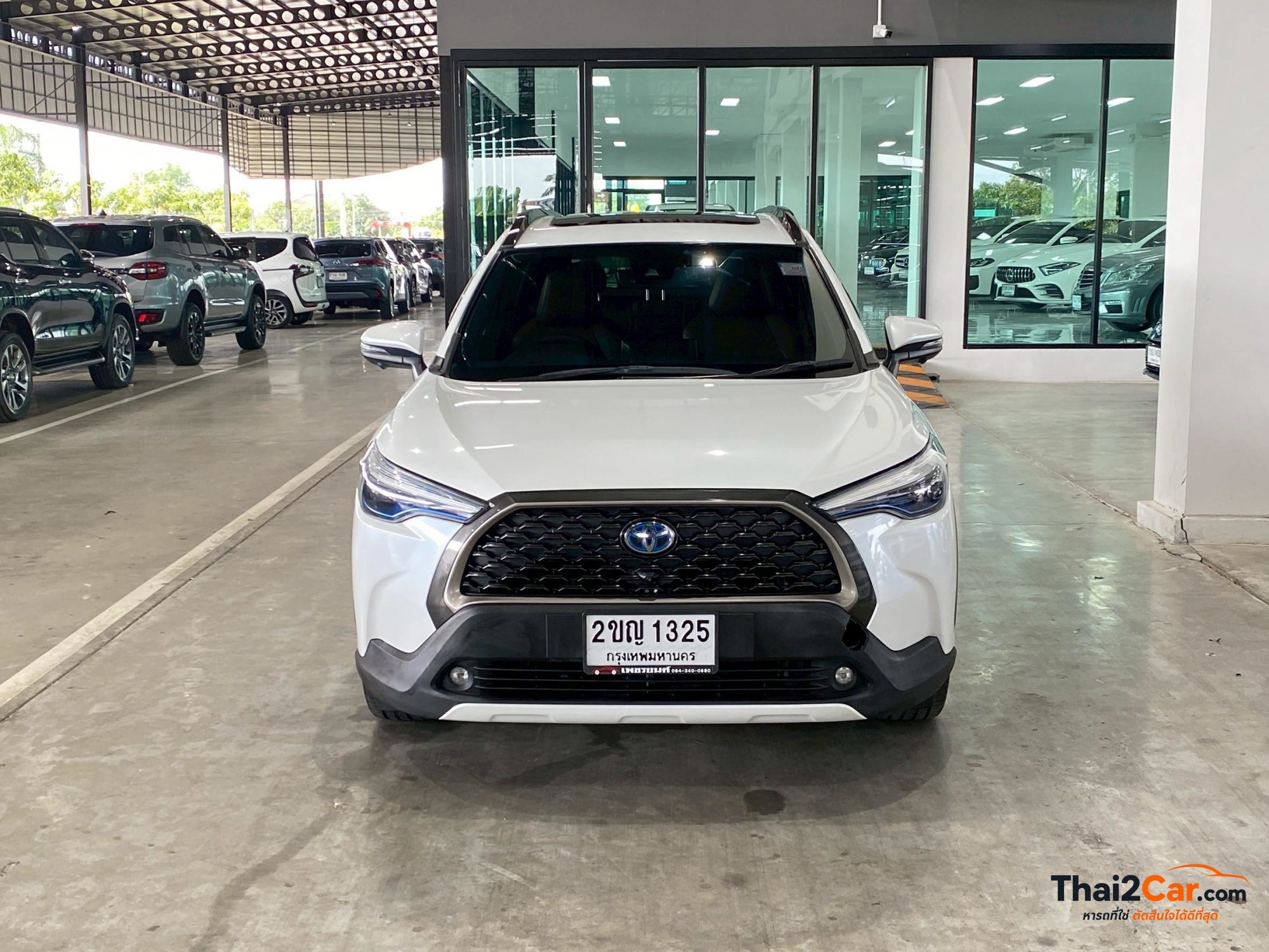 Toyota Corolla Cross Corolla Cross 1.8Hybrid Premium Safety เกียร์ AT สีขาว ไมล์ 90,611 กม. ผ่อนเริ่มต้น 12,xxx/เดือน 2022