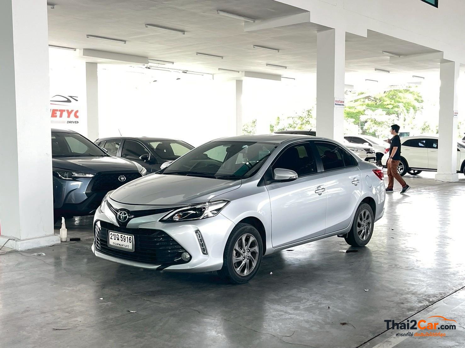 Toyota Vios Vios 1.5MID เกียร์ AT สีบรอนซ์เงิน ไมล์ 141,101 กม. ผ่อนเริ่มต้น 6,xxx/เดือน 2021