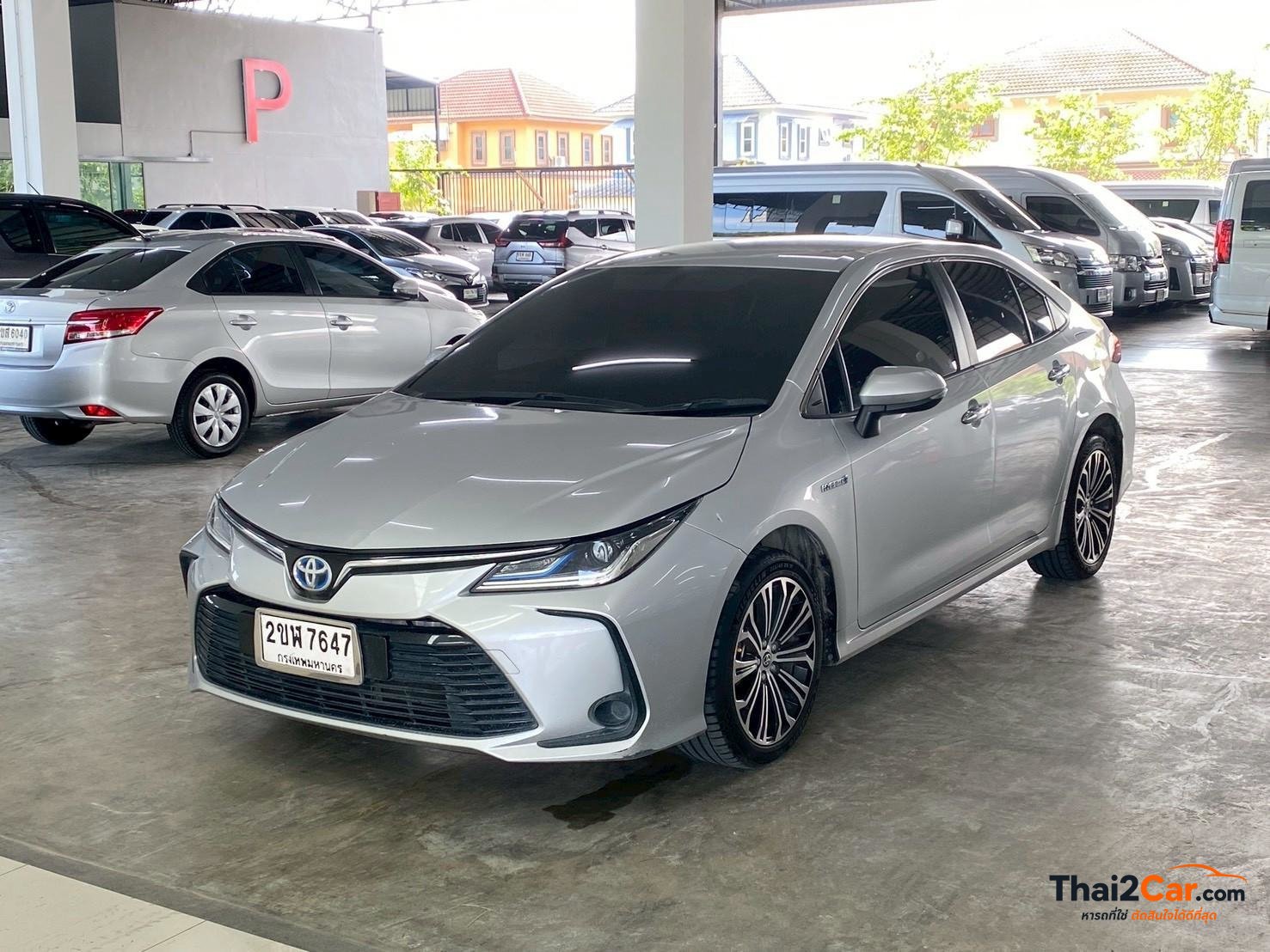 Toyota Corolla Altis Altis 1.8Hybrid Premium เกียร์ AT สีบรอนซ์เงิน ไมล์ 137,445 กม. ผ่อนเริ่มต้น 9,xxx/เดือน 2022