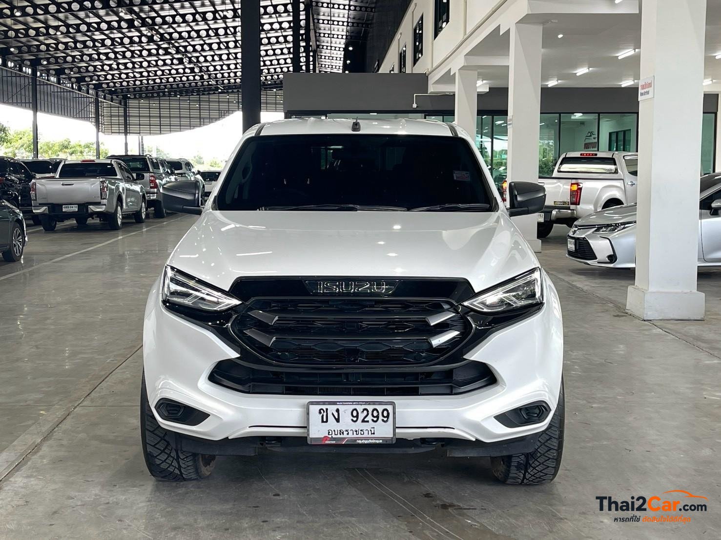 Isuzu MU-X Mu-X 1.9Active เกียร์ AT สีขาว ไมล์ 27,550 กม. ผ่อนเริ่มต้น 13,xxx/เดือน 2022