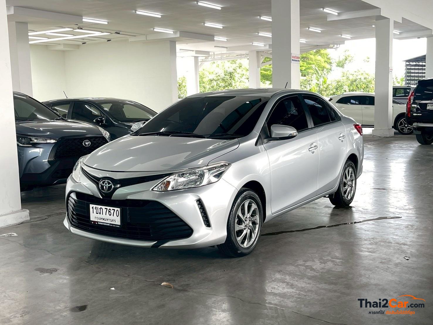 Toyota Vios Vios 1.5Entry เกียร์ AT สีบรอนซ์เงิน ไมล์ 120,283 กม. ผ่อนเริ่มต้น 5,xxx/เดือน 2021
