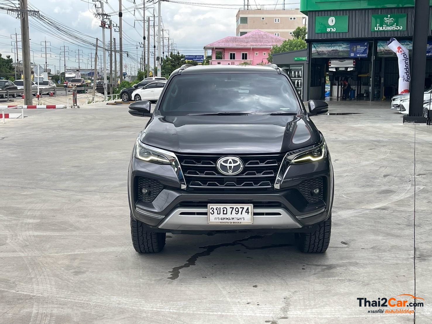 Toyota Fortuner Fortuner 2.4V 2WD MNC เกียร์ AT สีเทา ไมล์ 115,023 กม. ผ่อนเริ่มต้น 13,xxx/เดือน 2020