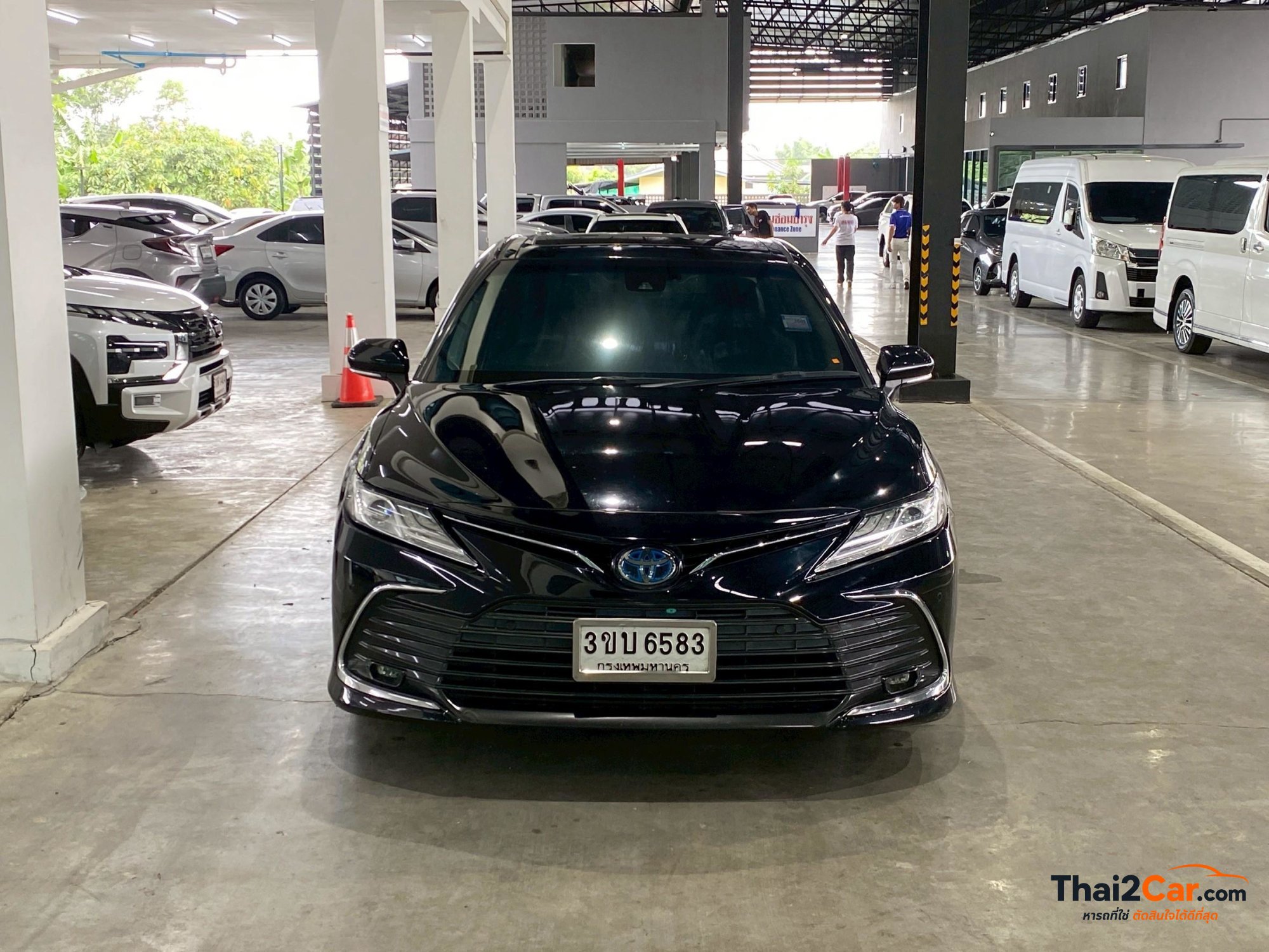 Toyota Camry Camry 2.5HEV Premium เกียร์ AT สีดำ ไมล์ 142,139 กม. ผ่อนเริ่มต้น 14,xxx/เดือน 2022