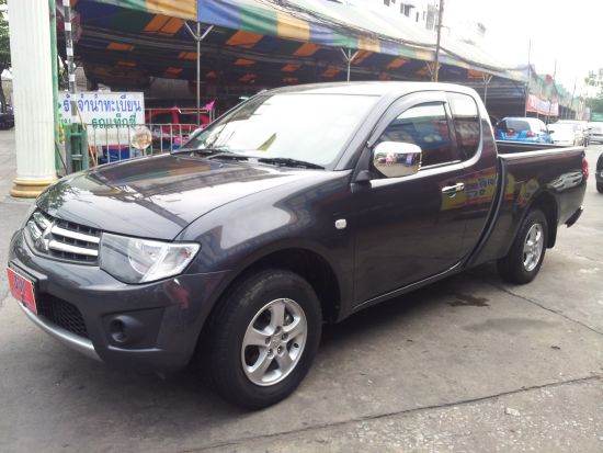 MITSUBISHI Triton 2011