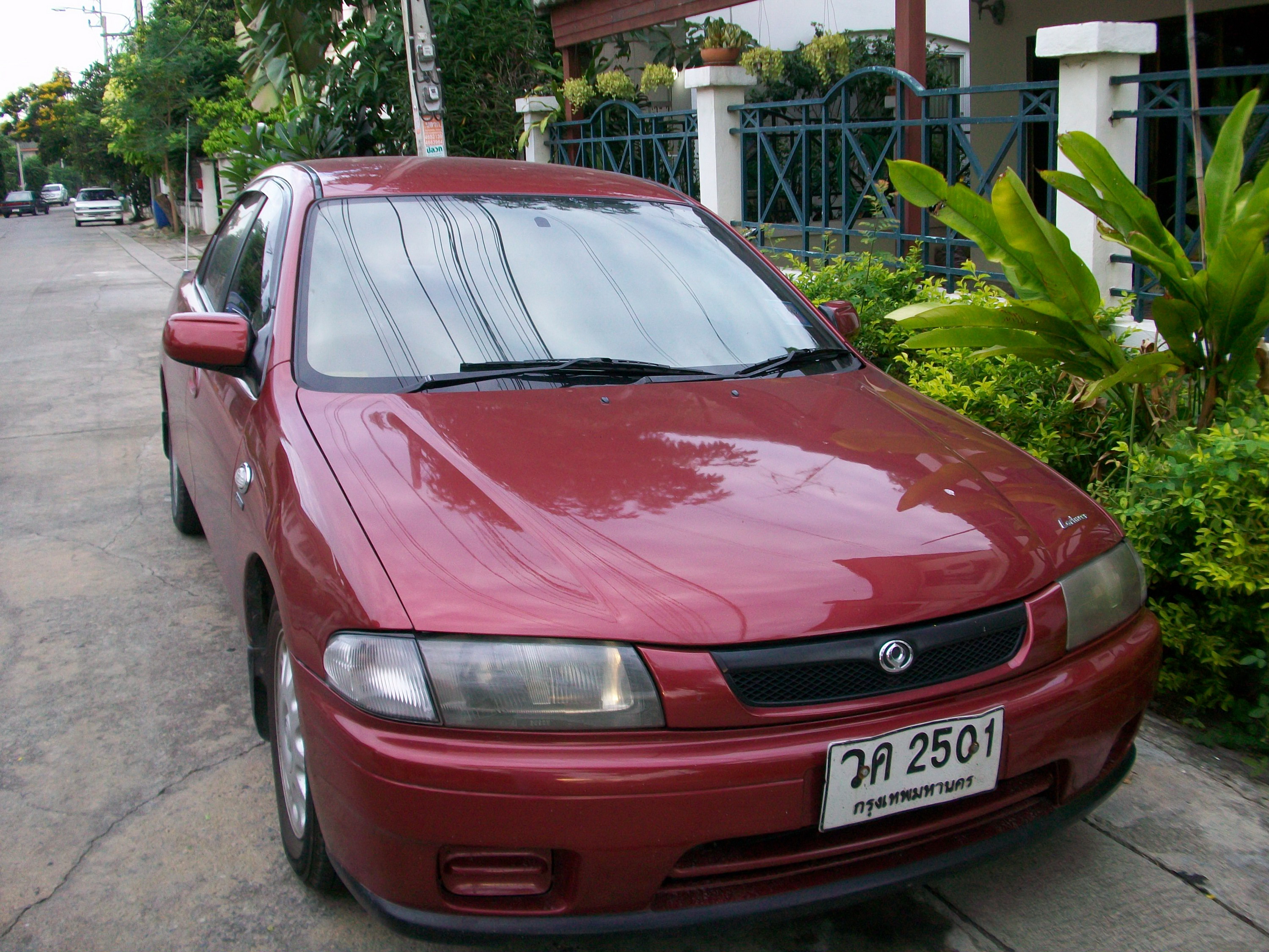 MAZDA 323 Sedan 1998