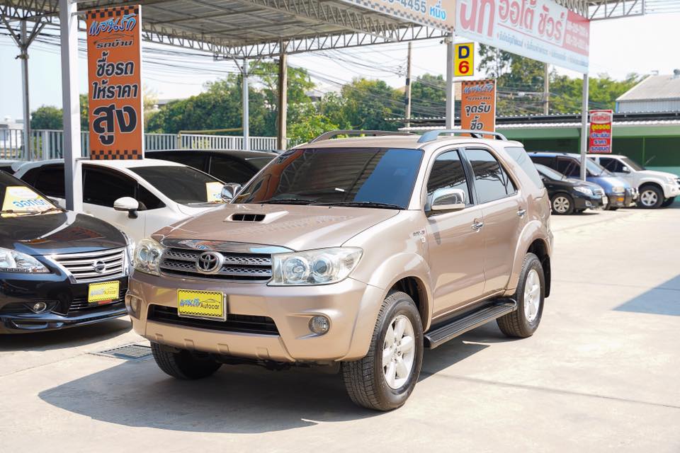 TOYOTA FORTUNER 2010