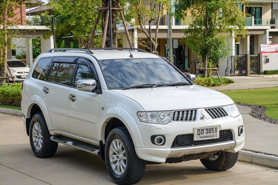 MITSUBISHI PAJERO 2012