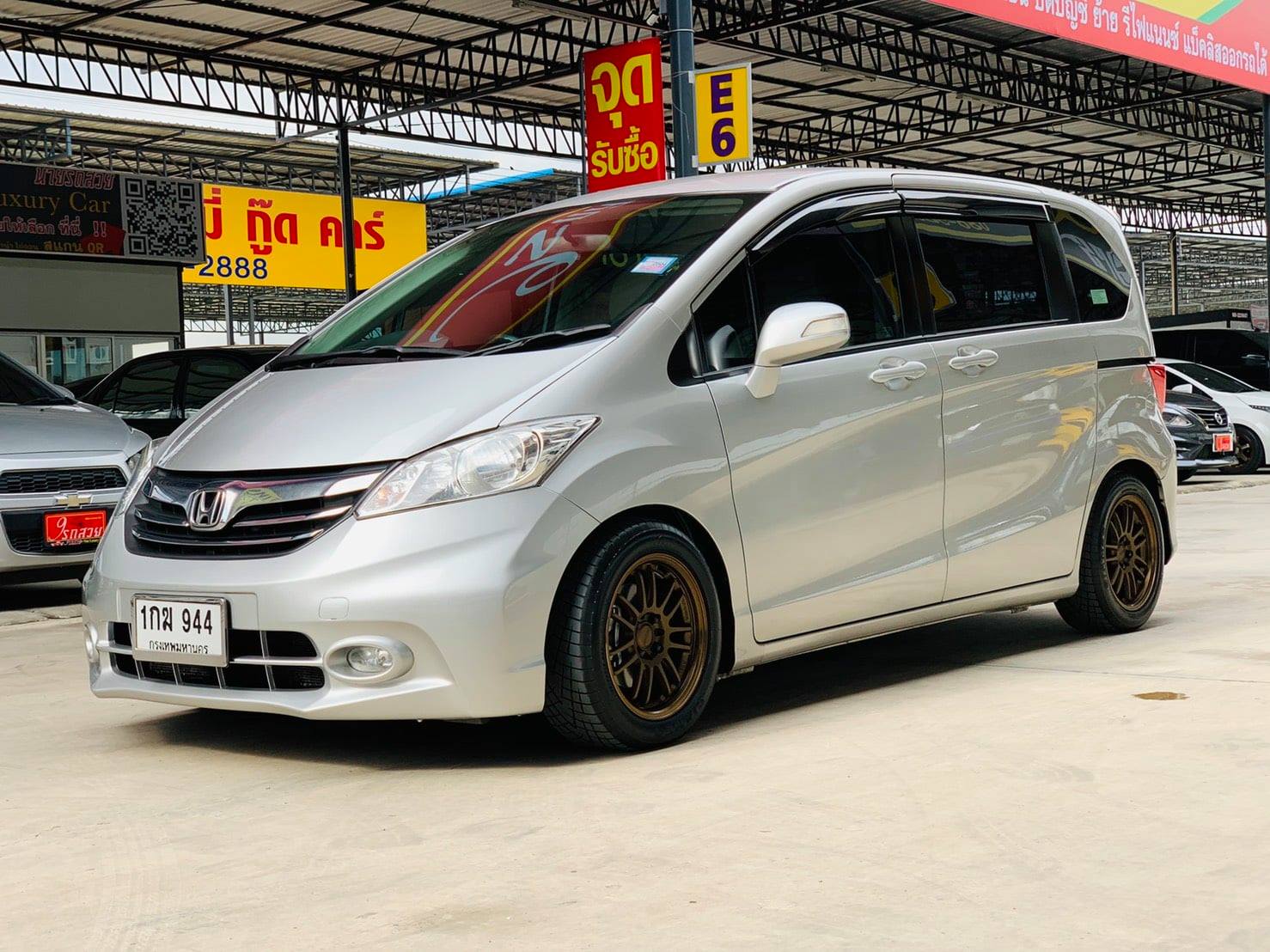 HONDA FREED 2012