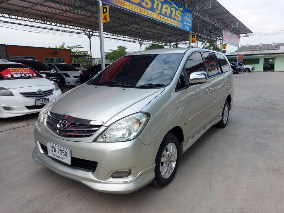 TOYOTA INNOVA 2011