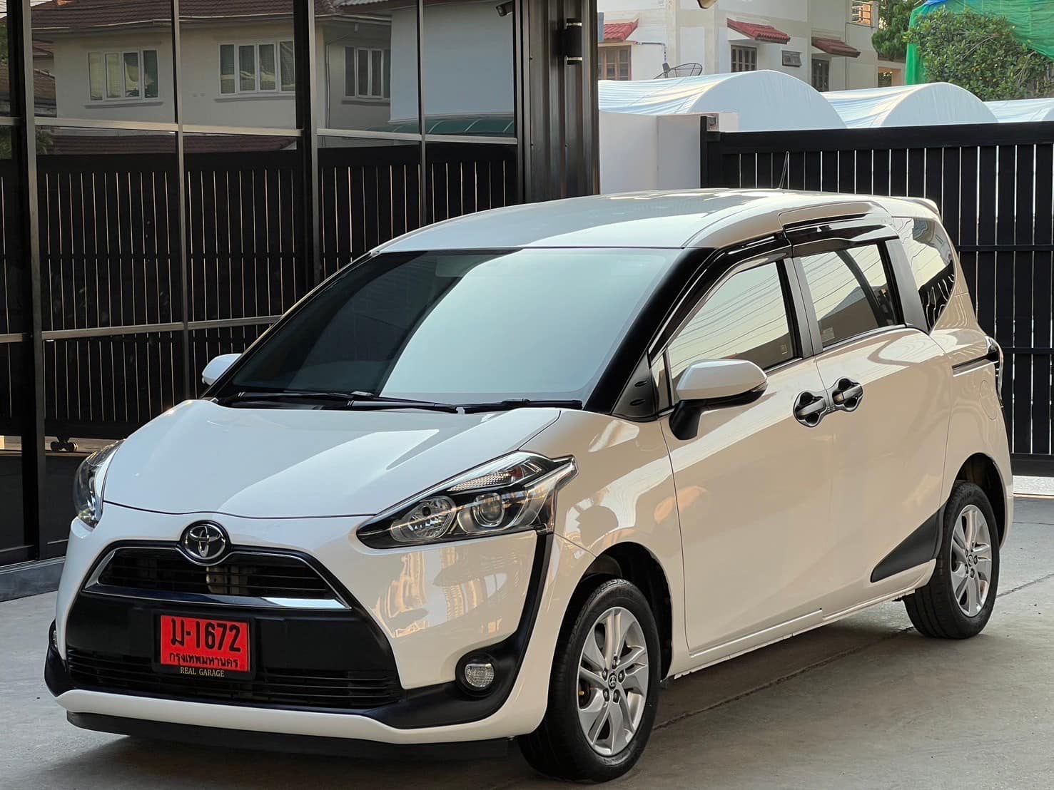 TOYOTA SIENTA 2017