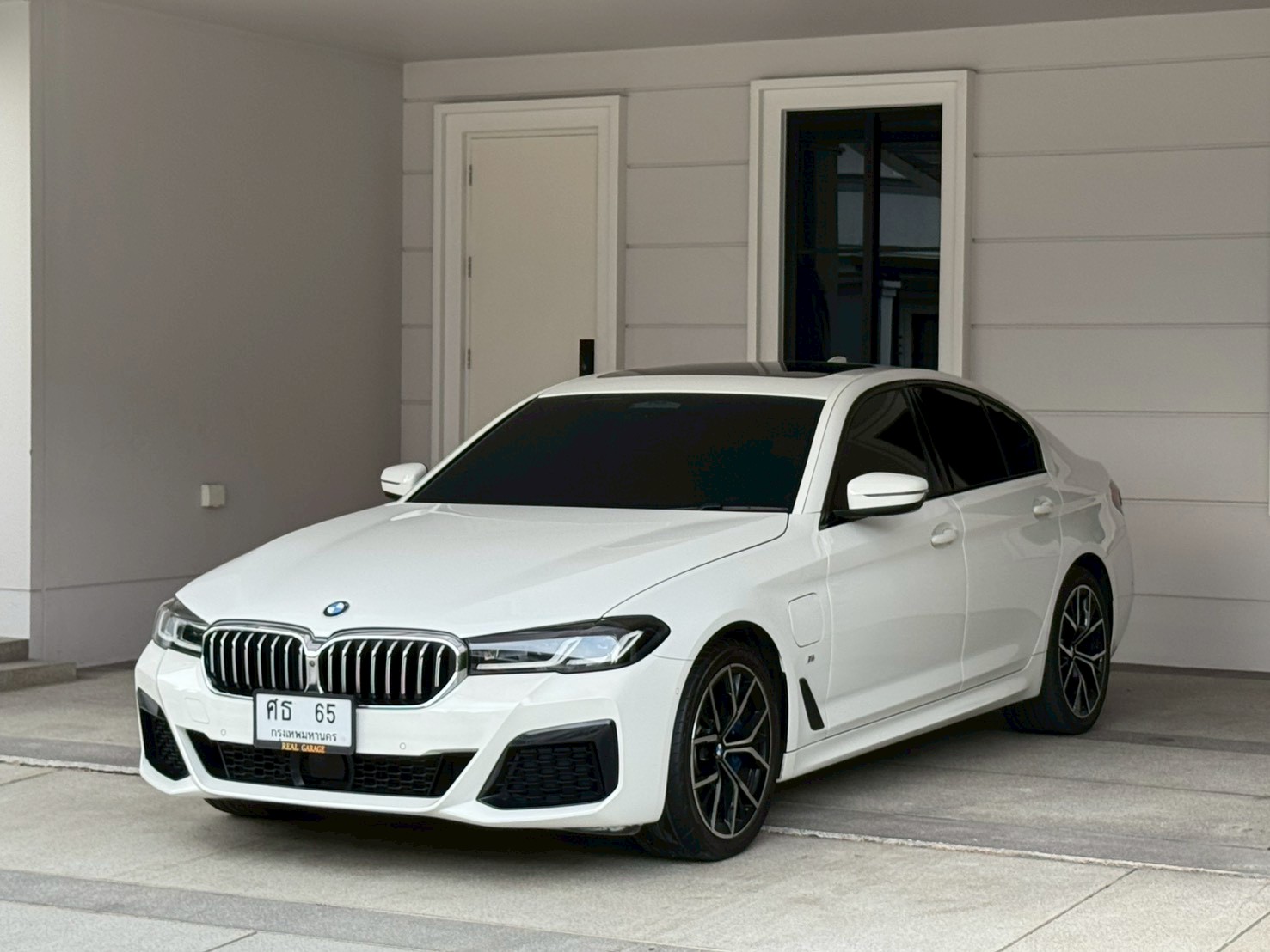 BMW SERIES 5 2021