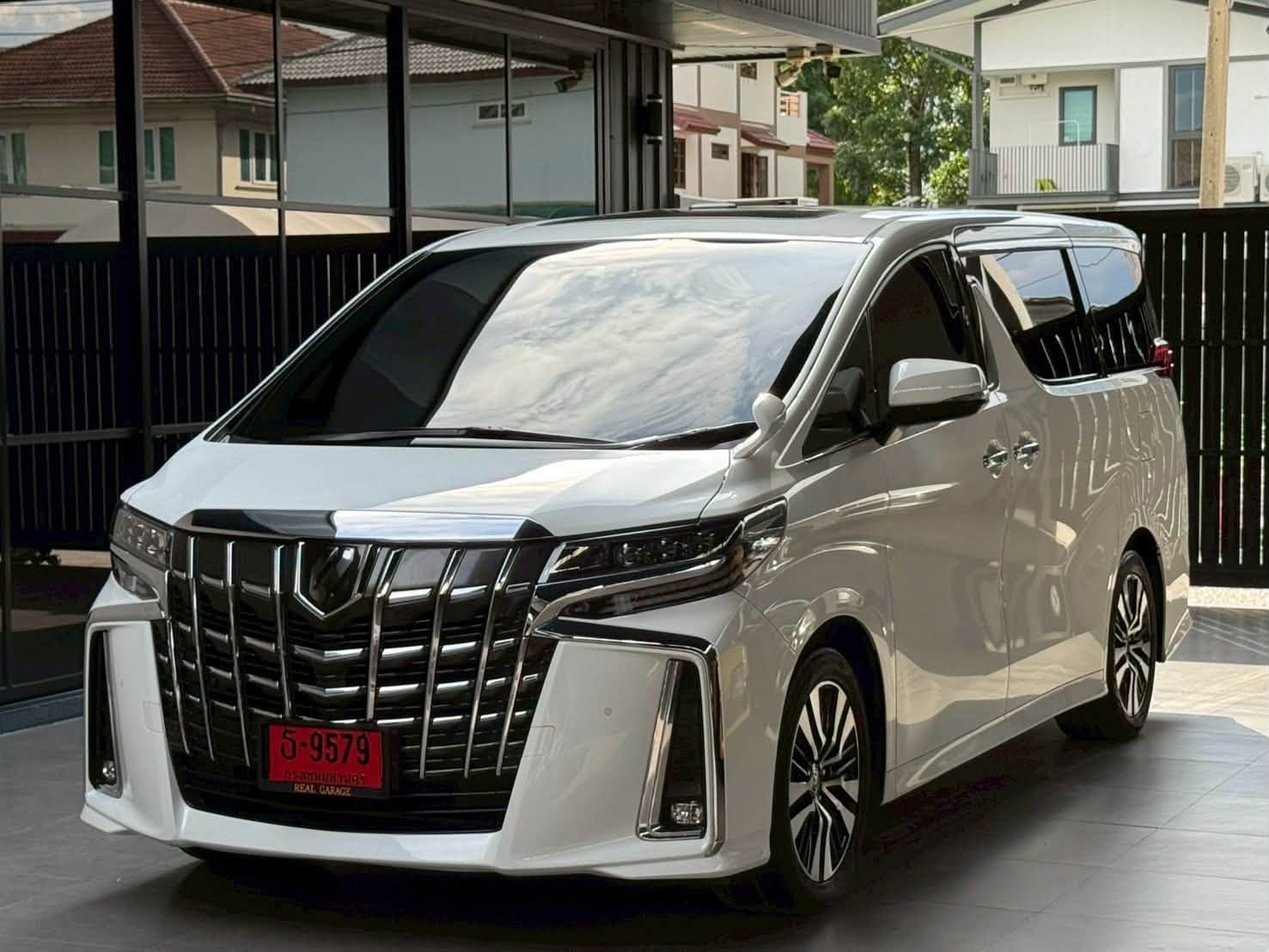TOYOTA ALPHARD 2023