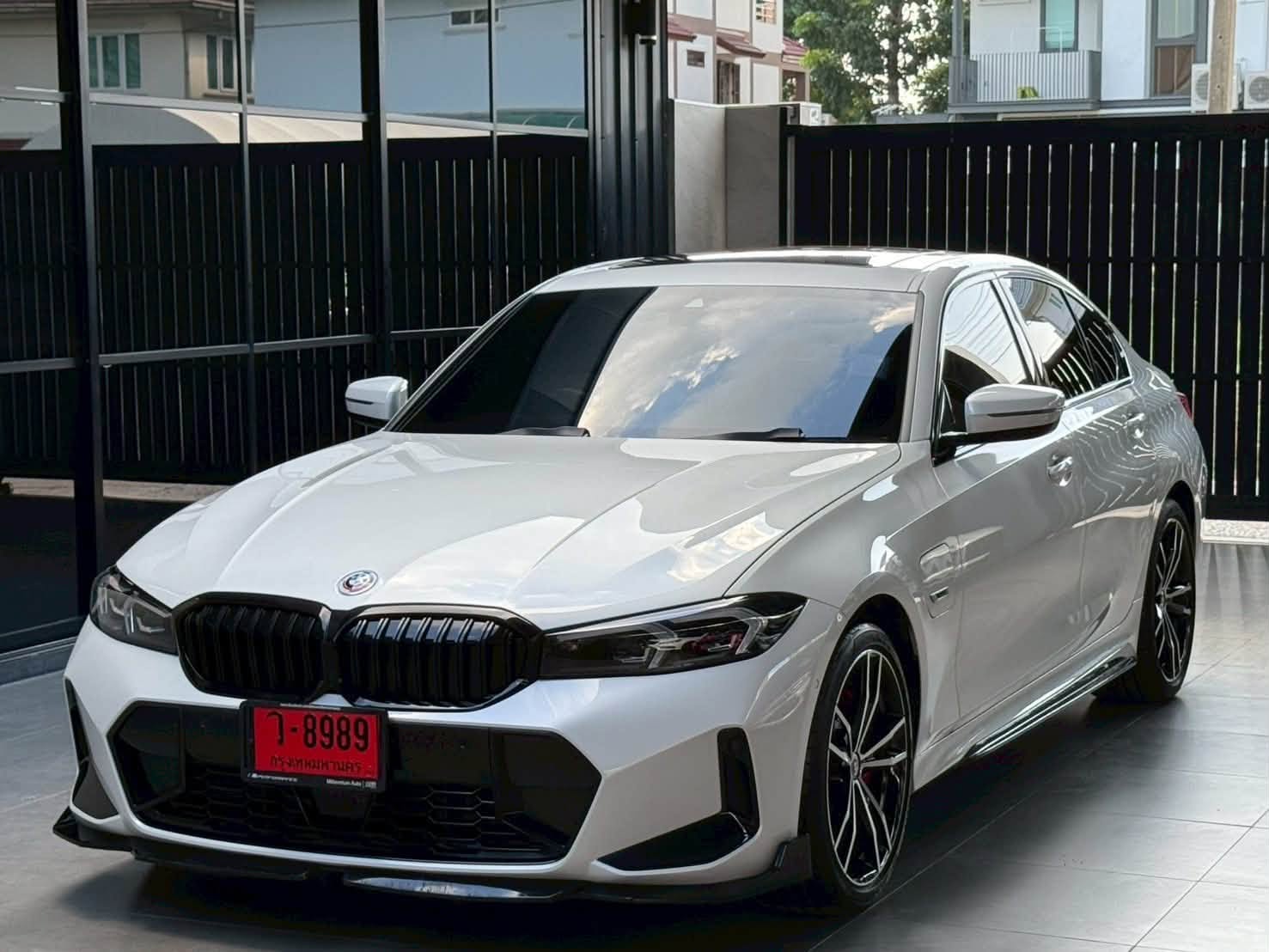 BMW SERIES 3 2024