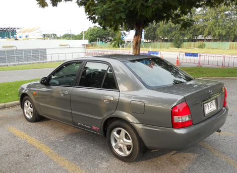 MAZDA 323 2001